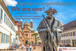 Bild der großen, dunklen Pilgerstatue auf der Speyerer Maximilianstraße mit Blick zum Dom.